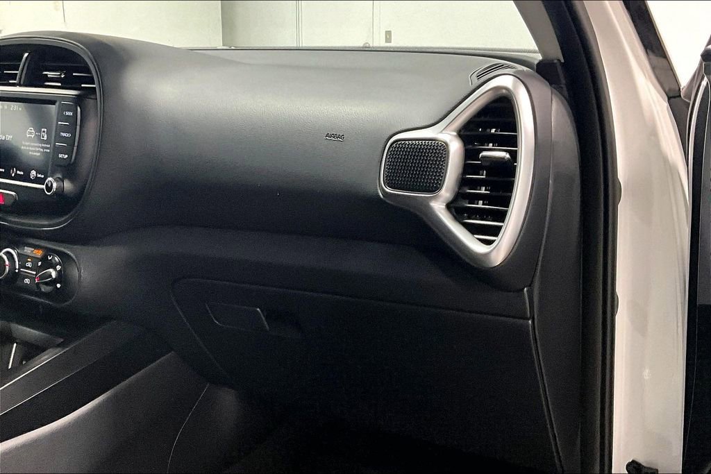 Used 2025 Kia Soul LX FWD image 19