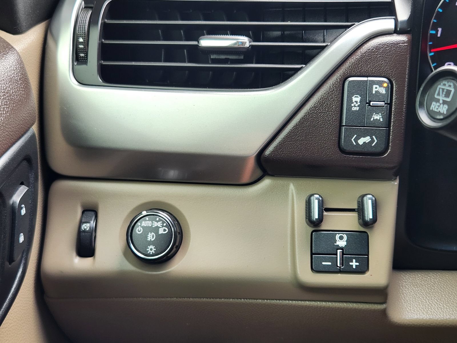 Used 2016 Chevrolet Tahoe LT RWD image 25