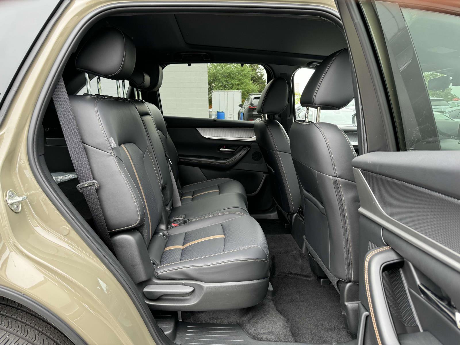 Used 2025 MAZDA CX-70 Plug-In Hybrid w/ Premium Plus image 12