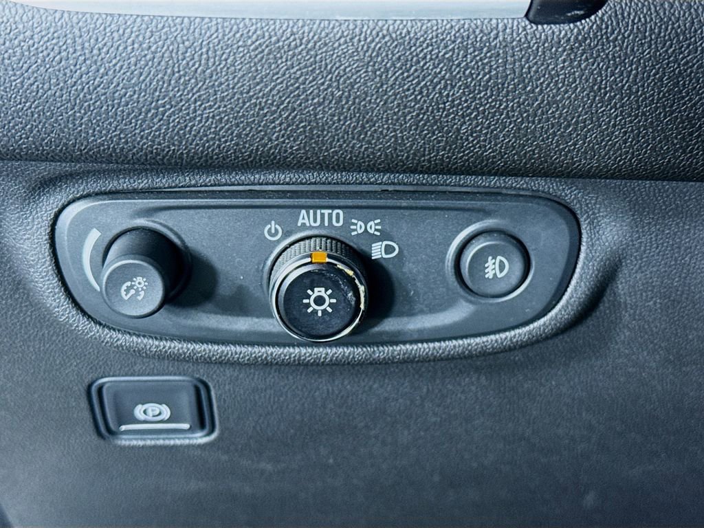 Used 2022 GMC Terrain SLT image 18