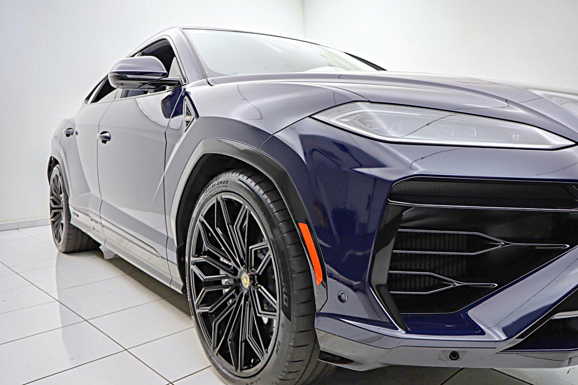 Used 2025 Lamborghini Urus SE AWD/4WD image 19
