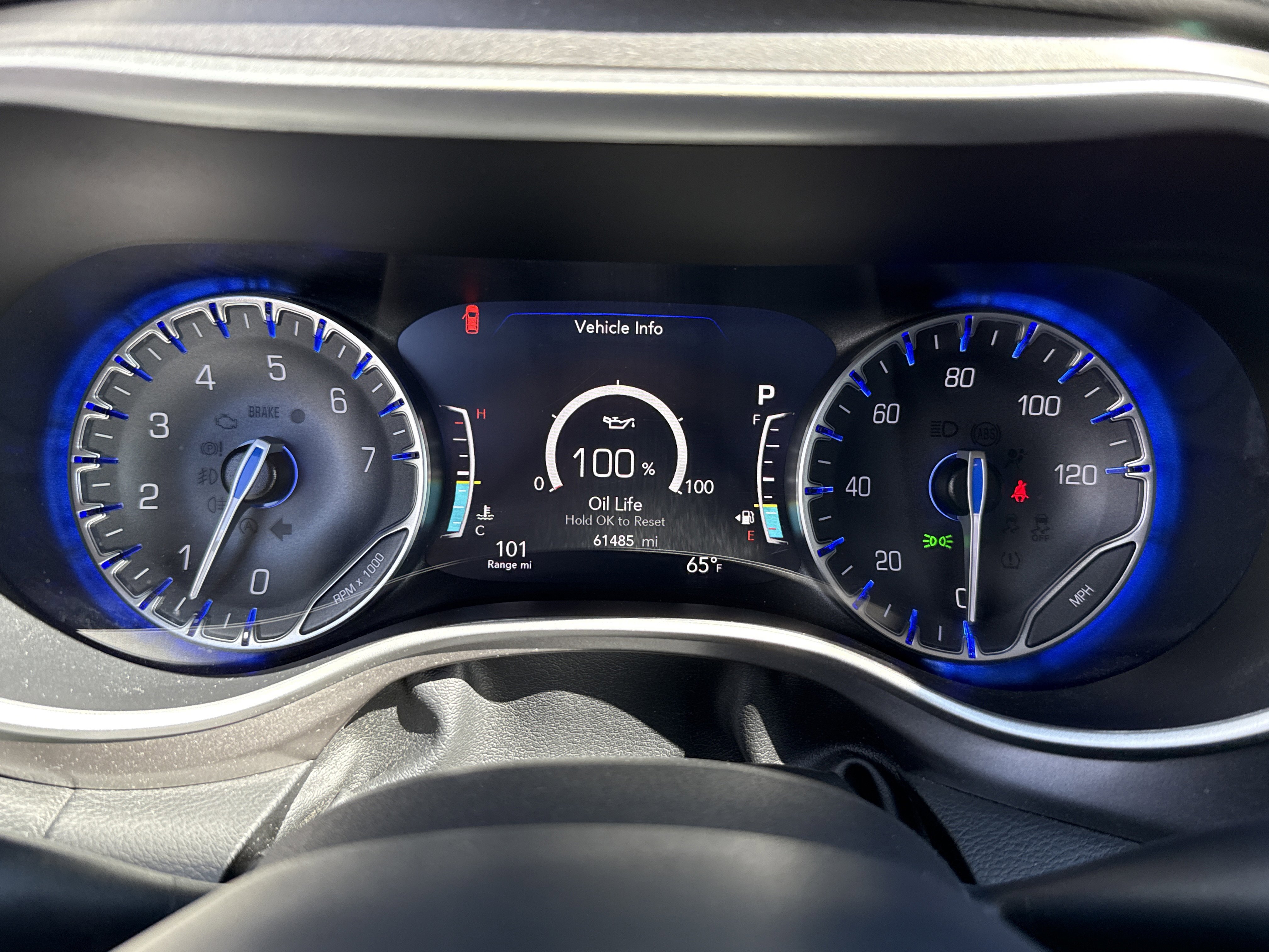 Used 2024 Chrysler Pacifica Touring-L FWD image 21