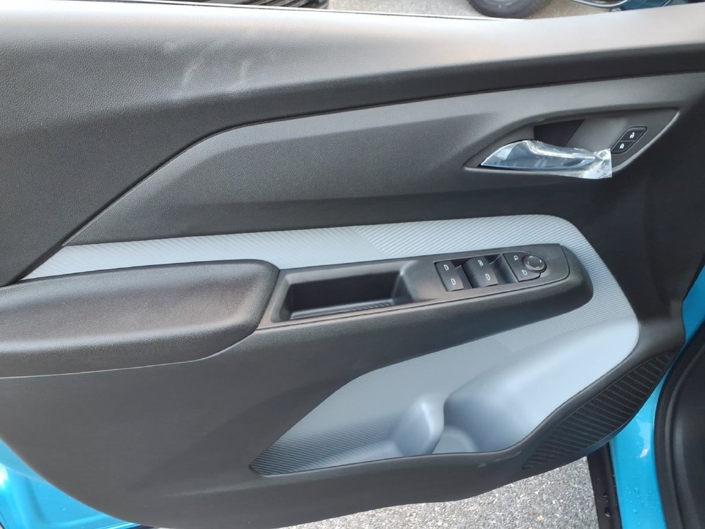 New 2027 Chevrolet Bolt LT w/ Comfort Package FWD image 13