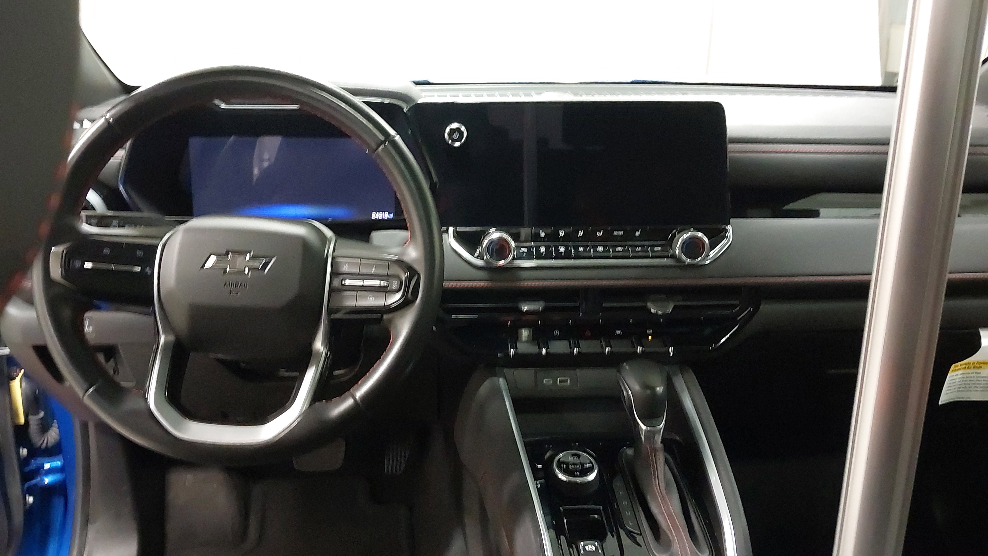 Used 2024 Chevrolet Colorado Z71 w/ Z71 Convenience Package 2 image 26