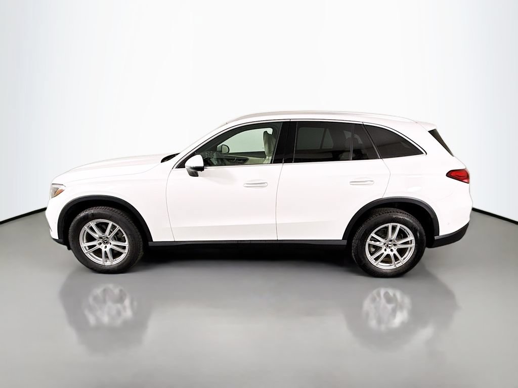 Used 2025 Mercedes-Benz GLC 300 4MATIC image 4
