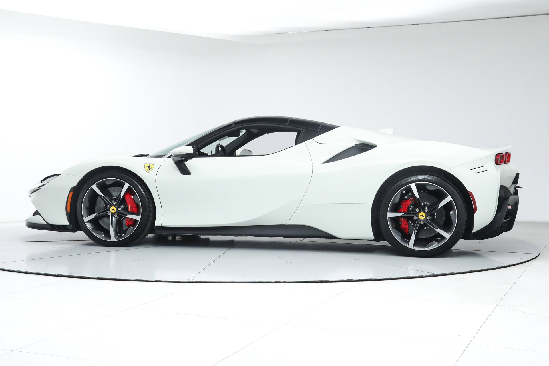 Certified 2025 Ferrari SF90 Spider AWD/4WD image 7