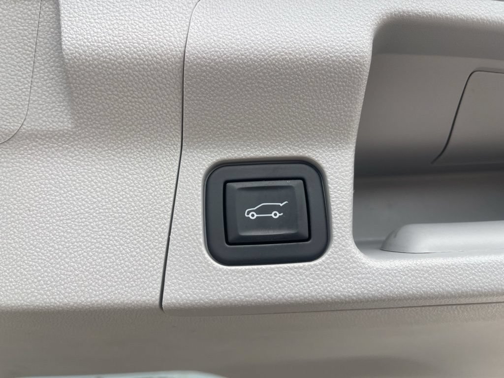 Used 2023 GMC Acadia SLE w/ Driver Convenience Package FWD image 39