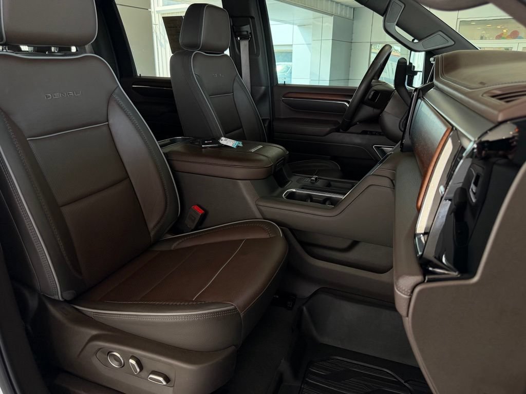 Used 2024 GMC Sierra 3500 Denali w/ Denali Reserve Package AWD/4WD image 17