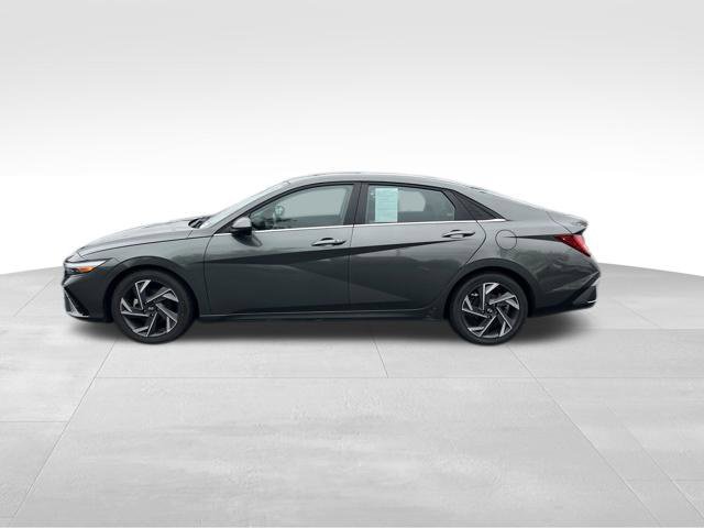 Used 2025 Hyundai Elantra SEL FWD image 4