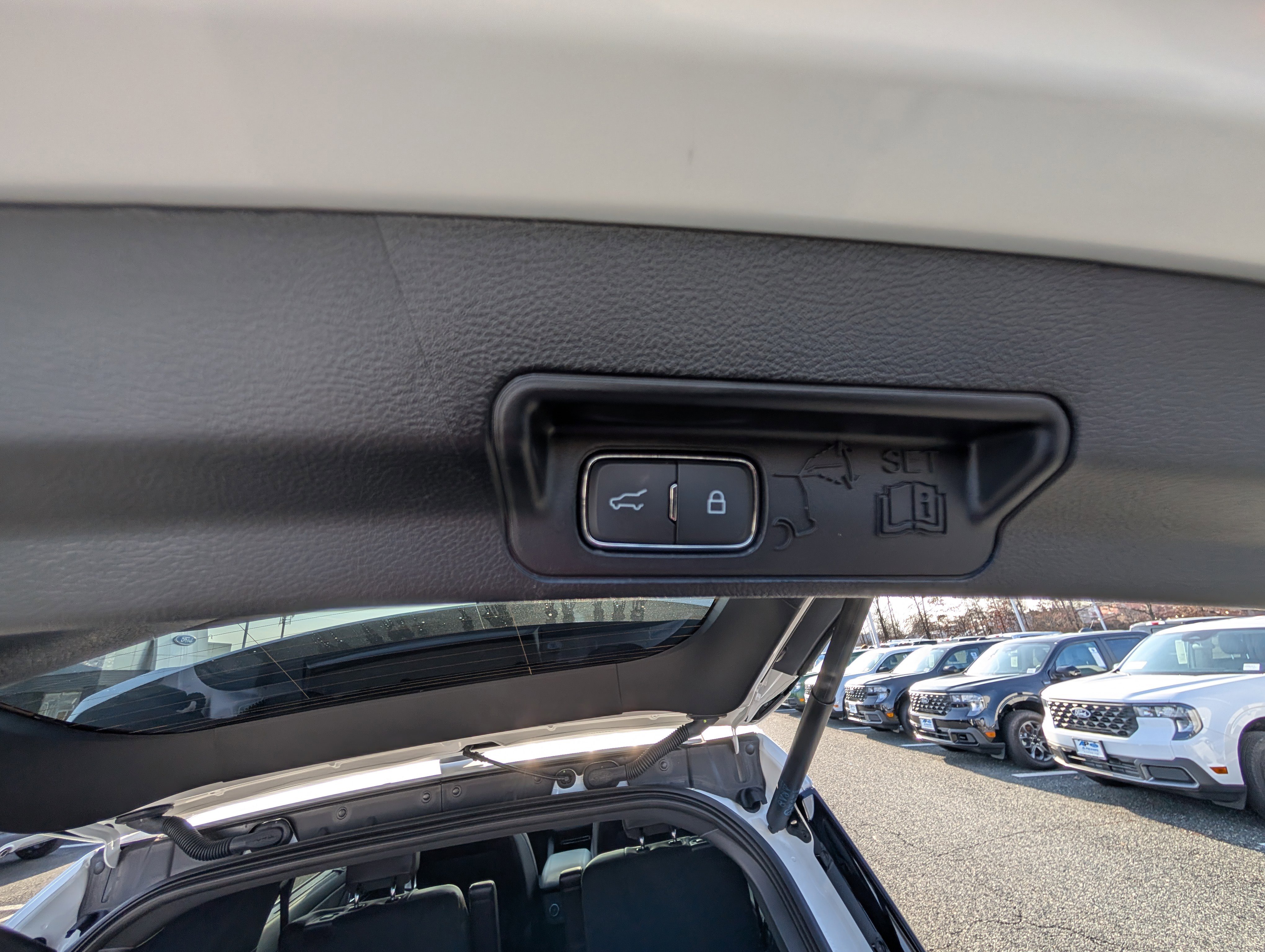 Used 2025 Ford Explorer Platinum w/ Ultimate Package image 14