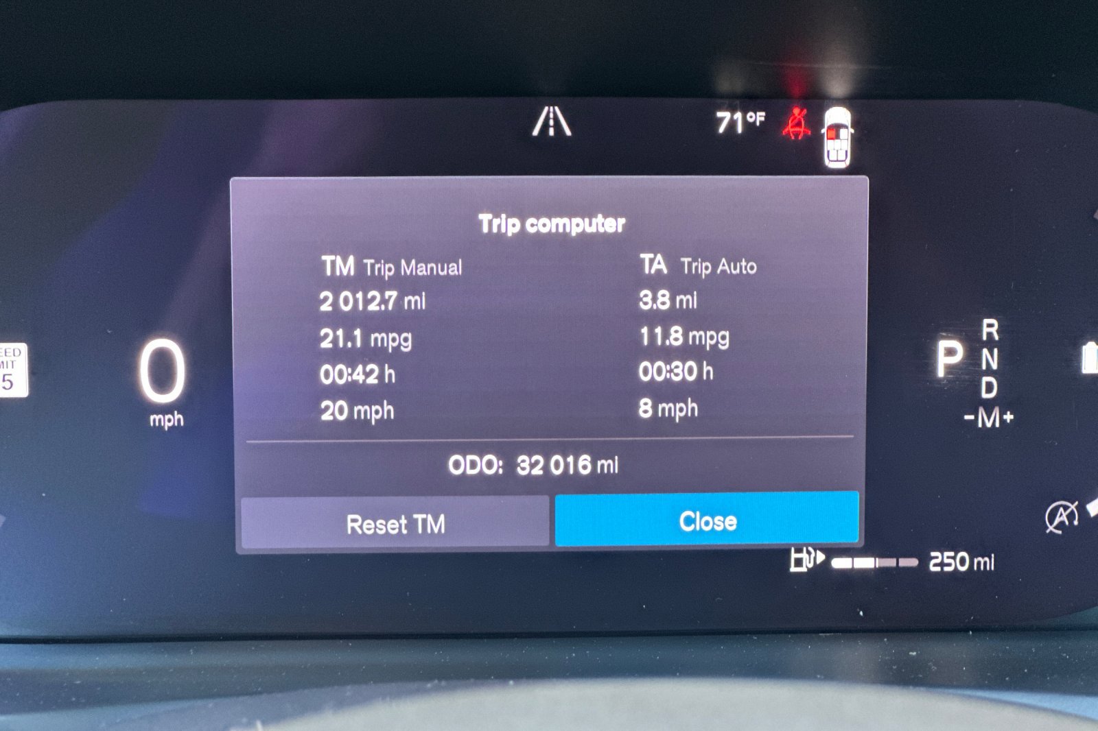 Certified 2023 Volvo XC90 B6 Plus image 31