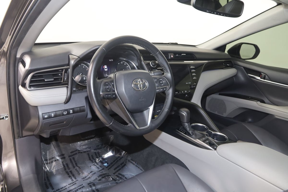 Used 2019 Toyota Camry XLE FWD image 25