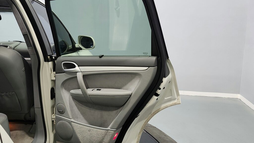 Used 2008 Porsche Cayenne GTS image 27