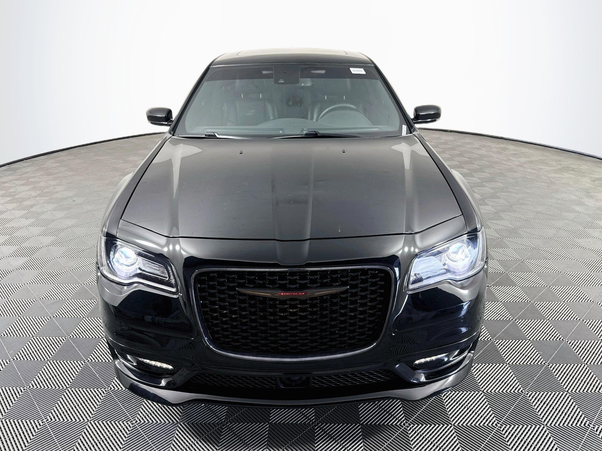 Used 2022 Chrysler 300 S w/ Comfort Group RWD image 2