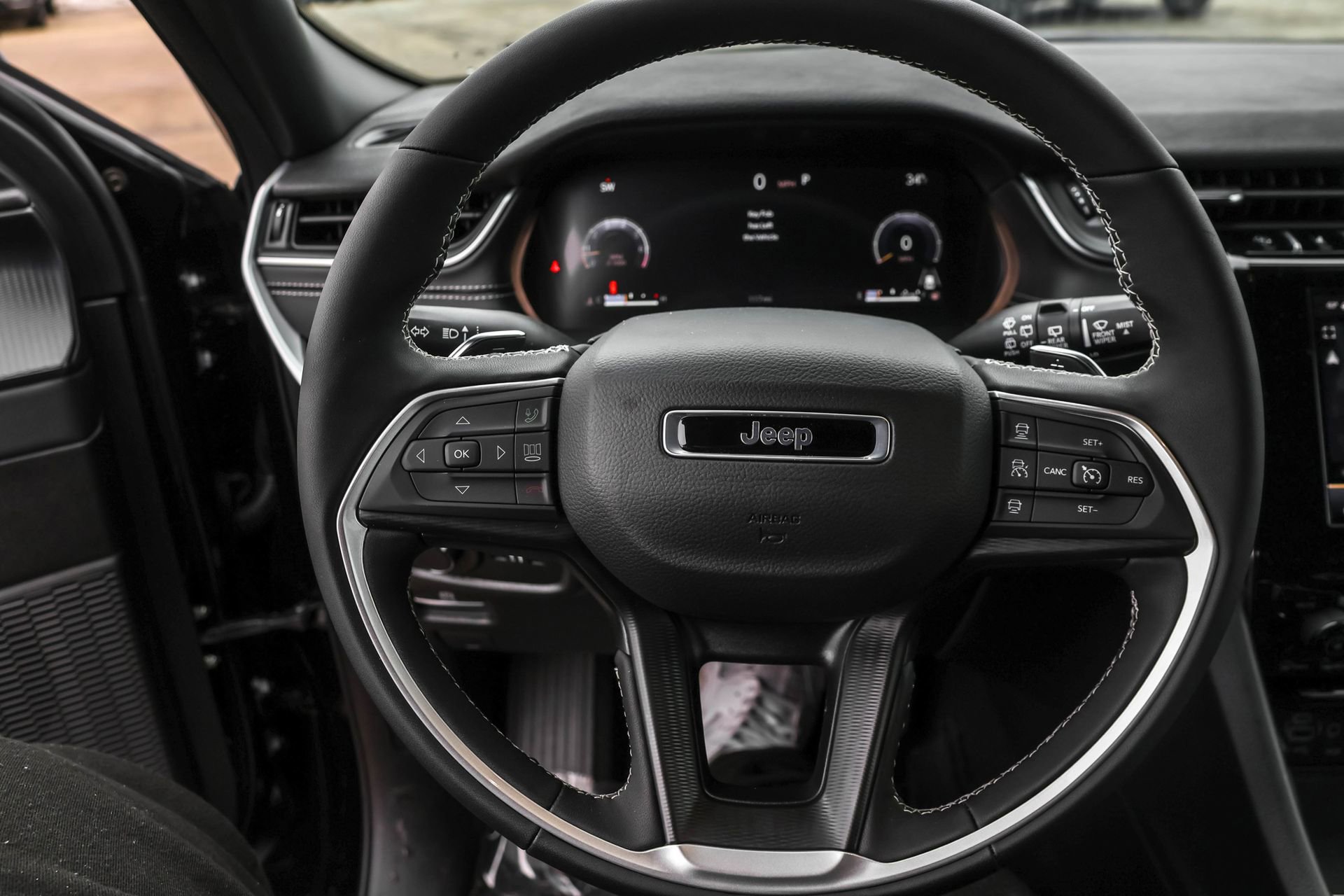 New 2025 Jeep Grand Cherokee L Altitude image 30