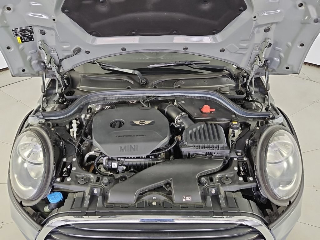Used 2017 MINI Cooper 4-Door Hardtop FWD image 6