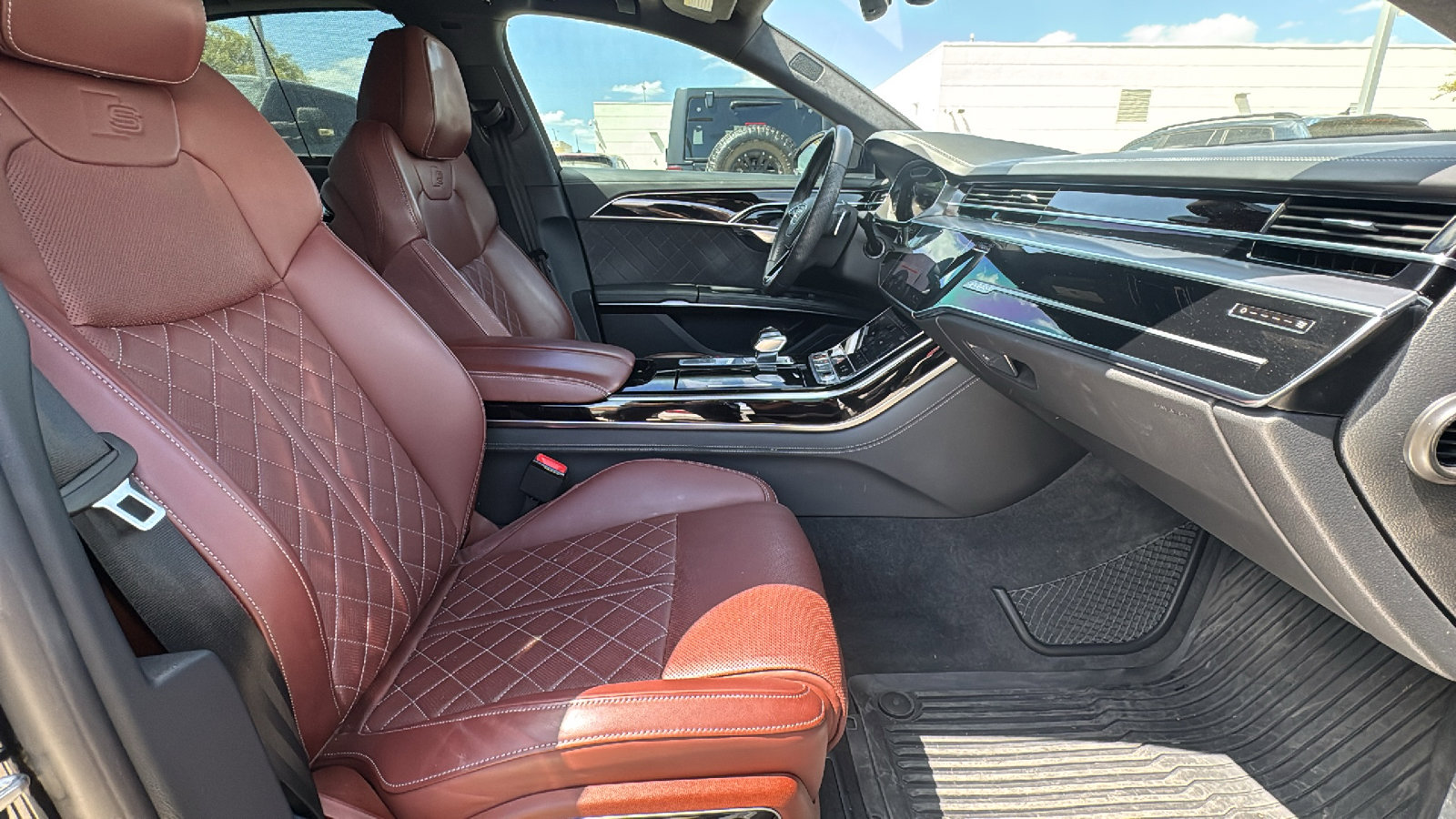 Used 2024 Audi S8 AWD/4WD image 28