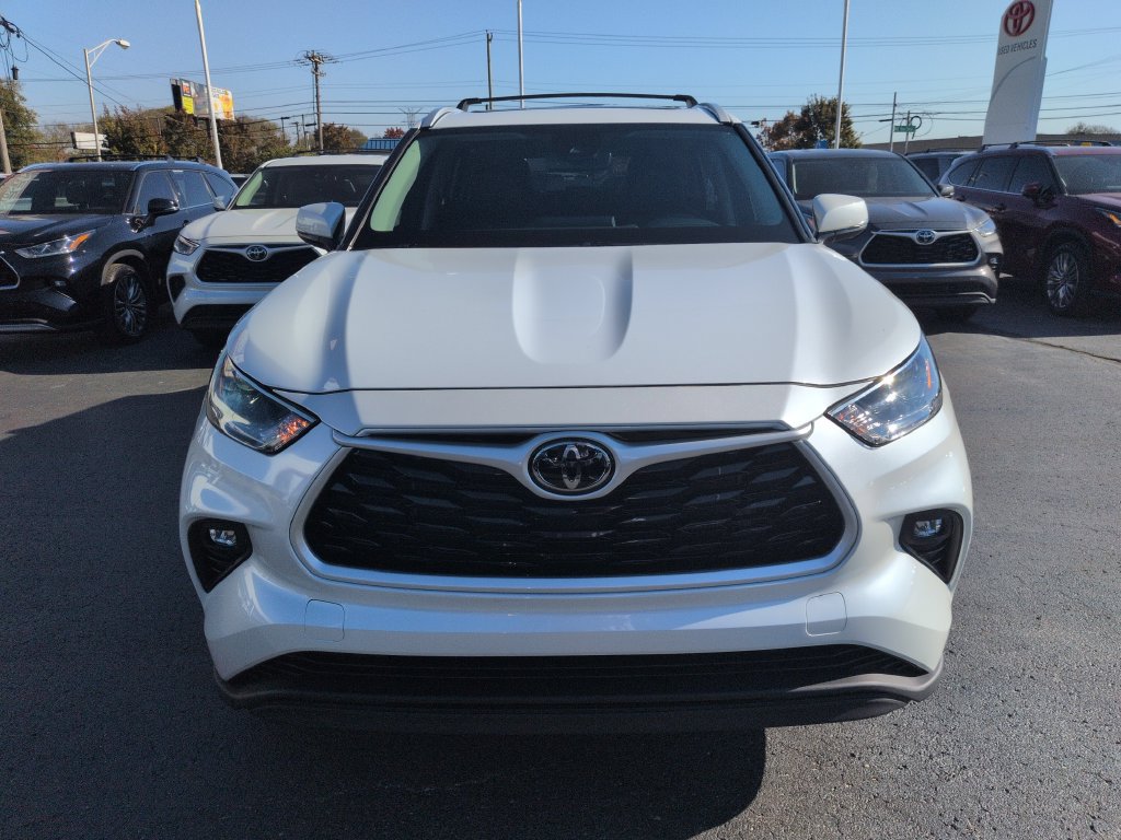 Certified 2022 Toyota Highlander XLE AWD/4WD image 8