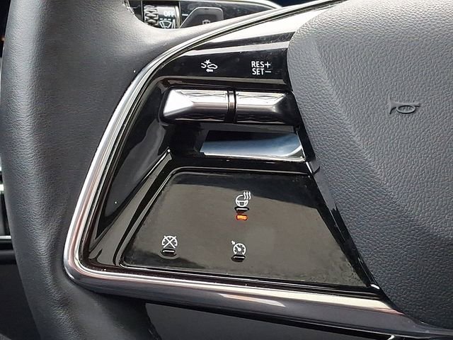 Certified 2024 Cadillac Lyriq Luxury image 25
