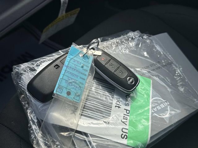 Certified 2025 Nissan Kicks Play S image 4