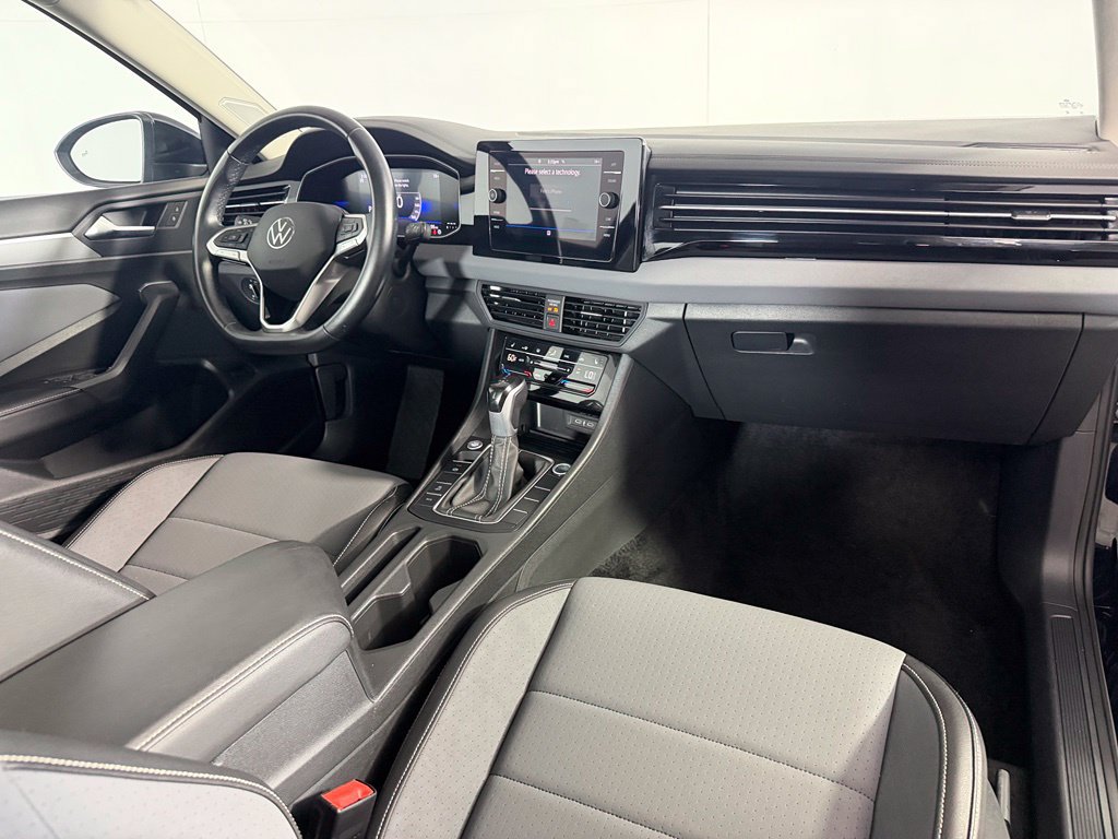 Used 2025 Volkswagen Jetta SE FWD image 14