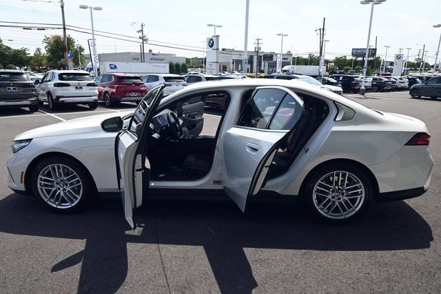 Used 2025 BMW 530i w/ Premium Package RWD image 41