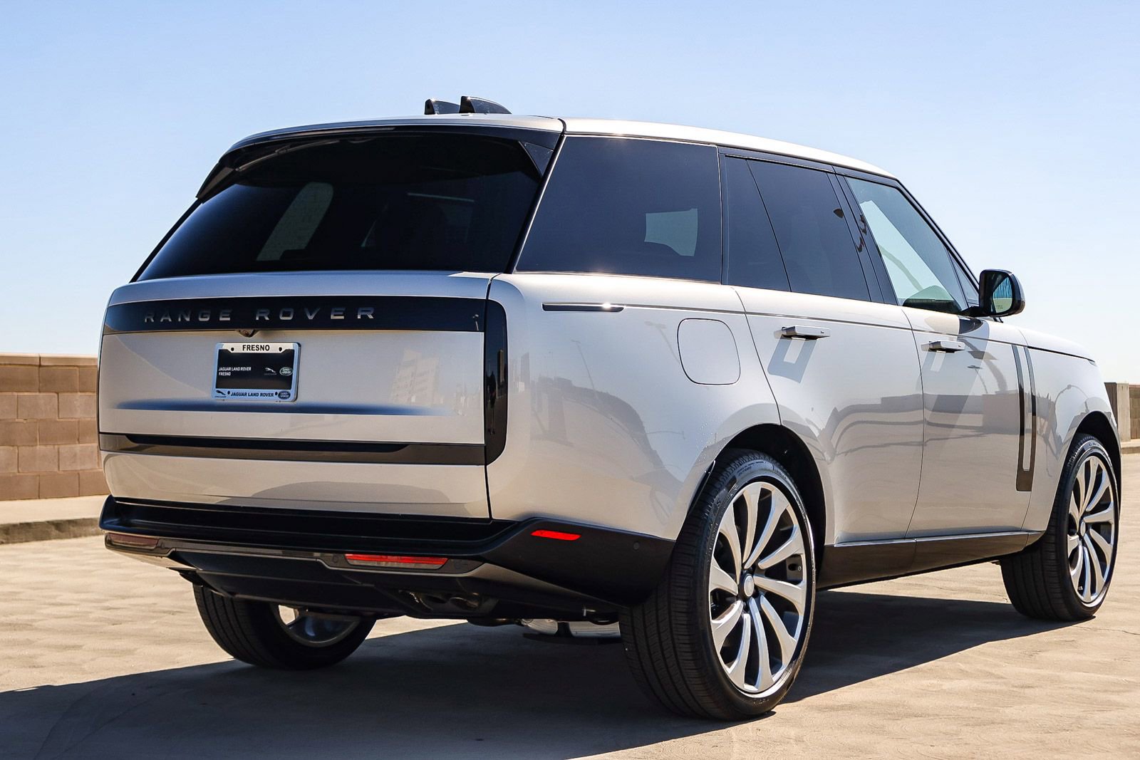 New 2025 Land Rover Range Rover SE image 5