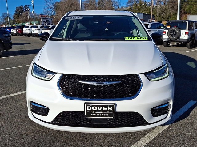 Used 2024 Chrysler Pacifica Select image 29