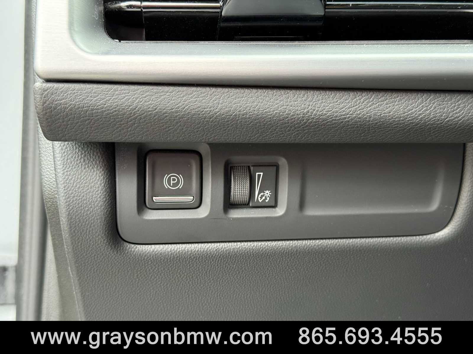 Used 2025 Cadillac XT4 Premium Luxury image 20