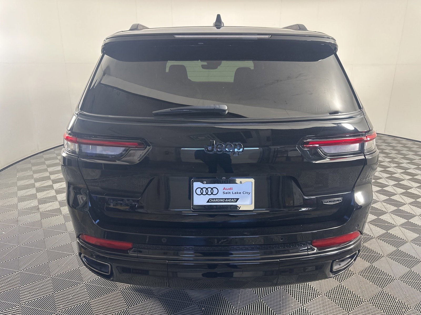 Used 2023 Jeep Grand Cherokee L Summit w/ High Altitude Package image 5