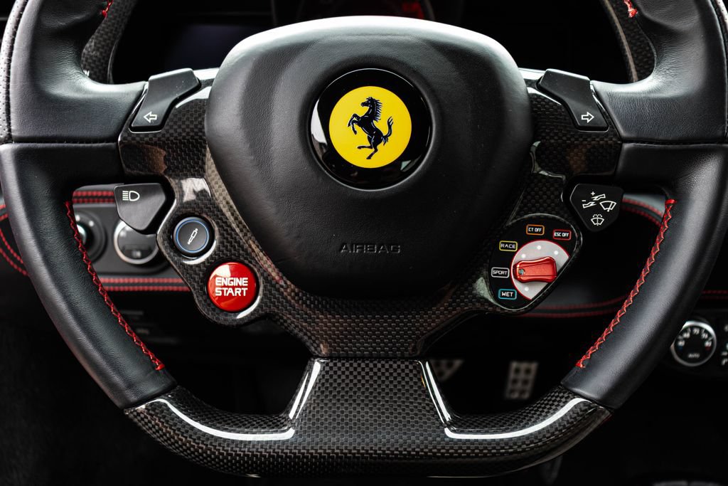 Used 2015 Ferrari 458 Italia Coupe RWD image 39