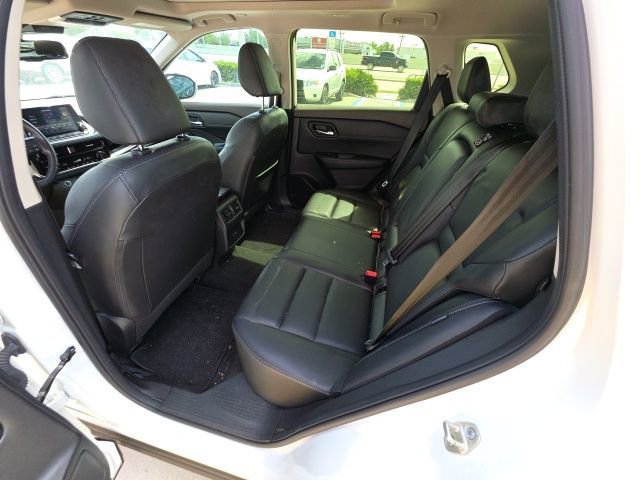 Used 2023 Nissan Rogue SL image 24