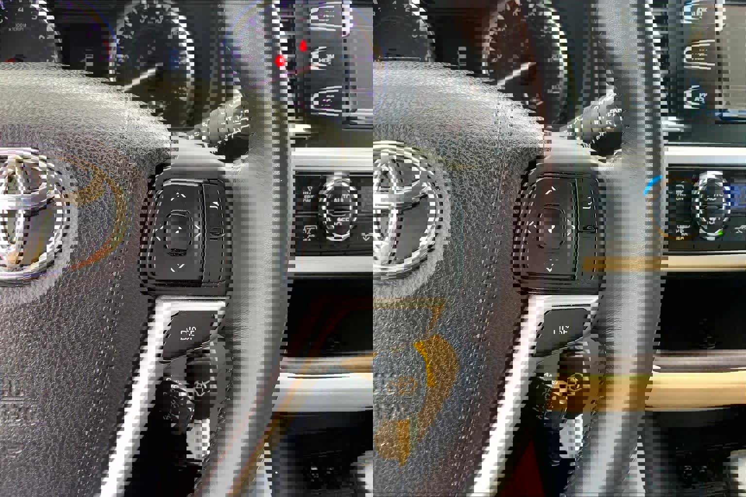 Used 2015 Toyota Highlander LE image 23