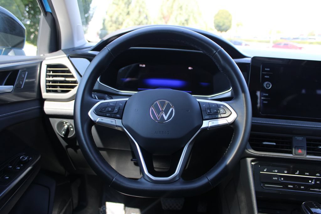 Used 2025 Volkswagen Taos SE AWD/4WD image 17