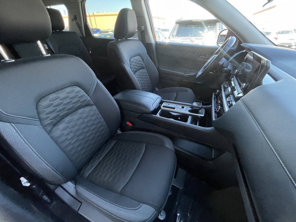 Used 2024 Nissan Pathfinder SV w/ Lighting Package (N92) FWD image 24