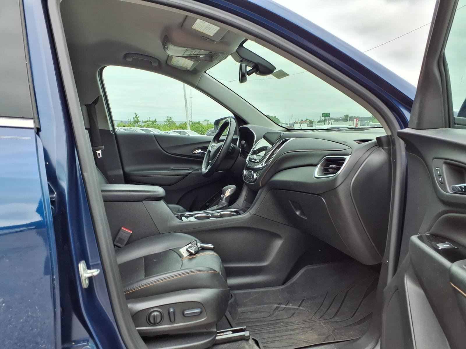 Used 2022 Chevrolet Equinox Premier AWD/4WD image 30