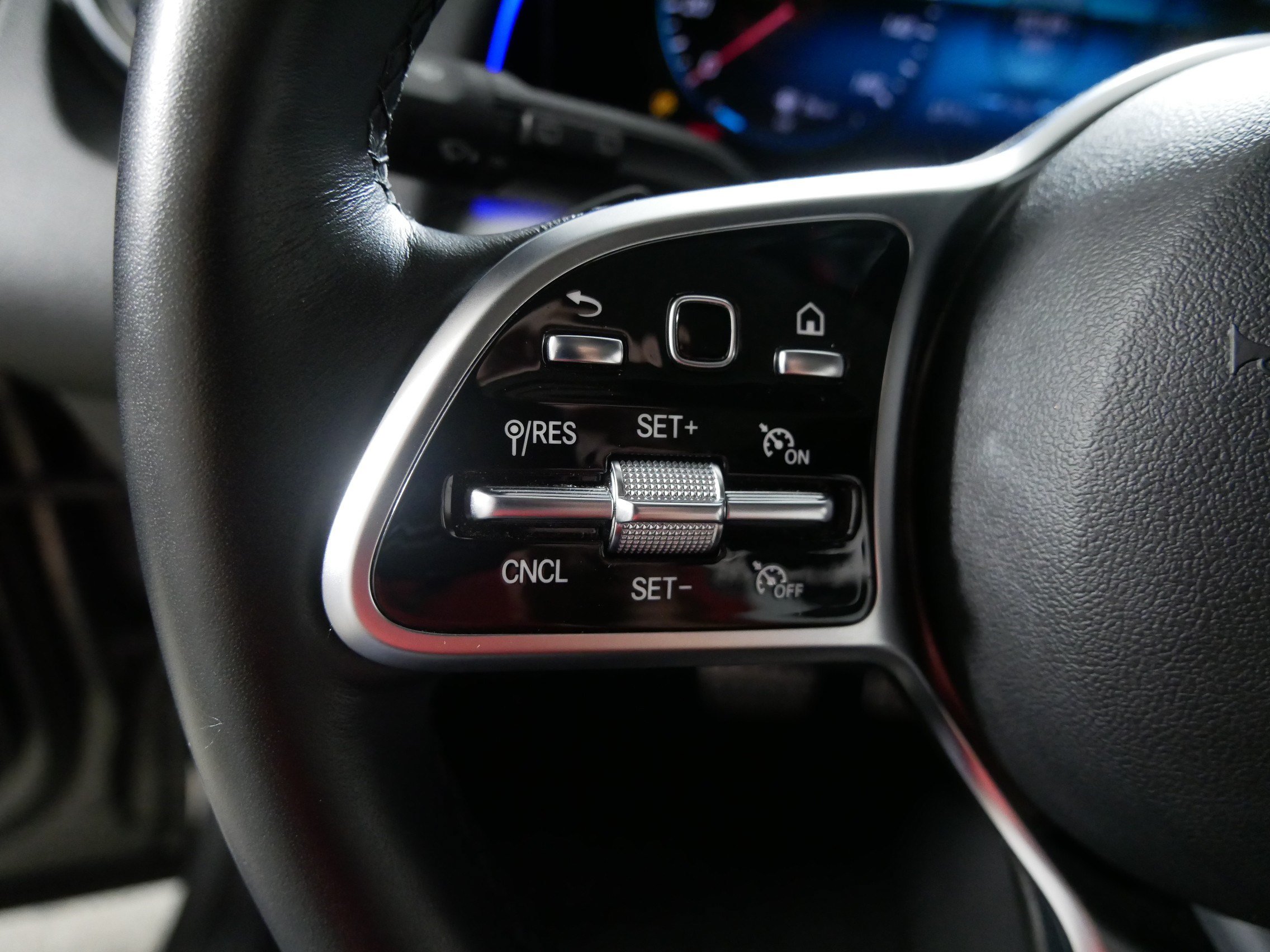 Used 2023 Mercedes-Benz GLB 250 4MATIC image 27