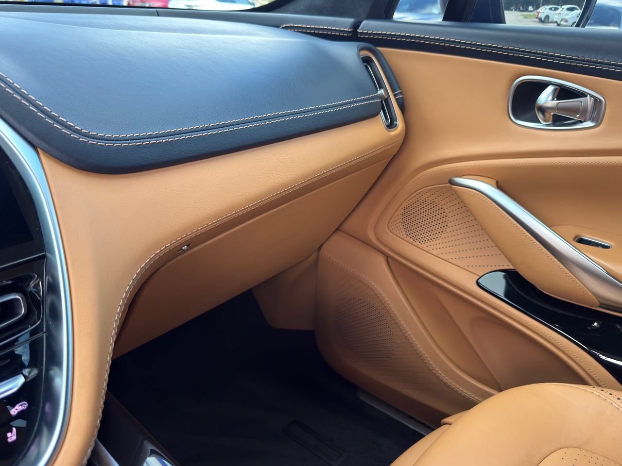 Used 2021 Aston Martin DBX AWD/4WD image 26