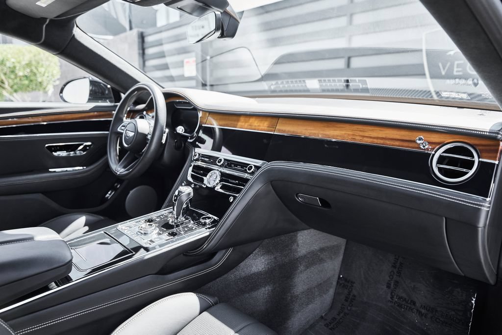 Used 2024 Bentley Flying Spur V8 AWD/4WD image 42
