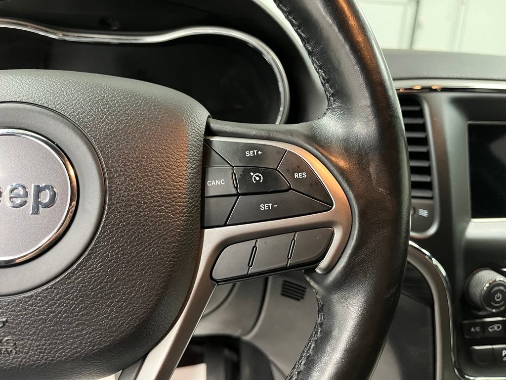 Used 2020 Jeep Grand Cherokee Laredo AWD/4WD image 30
