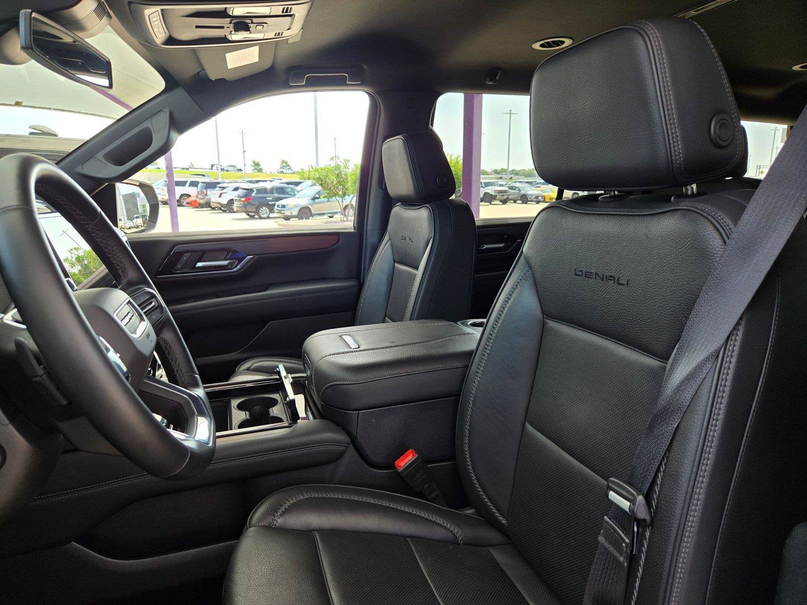 Used 2025 GMC Yukon Denali AWD/4WD image 29