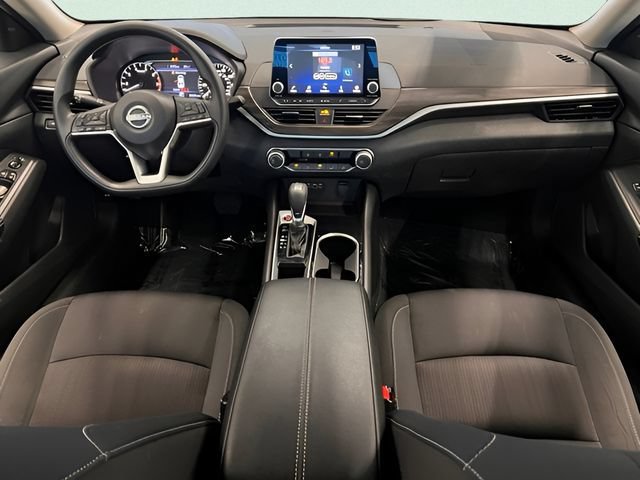 Used 2024 Nissan Altima 2.5 SV FWD image 15