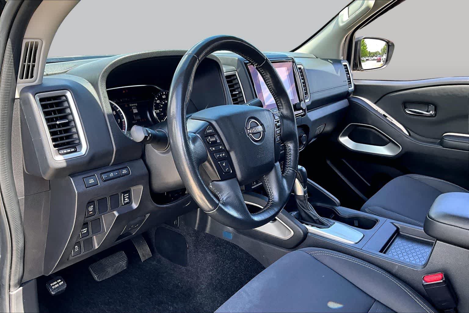 Used 2023 Nissan Frontier SV w/ SV Convenience Package RWD image 16