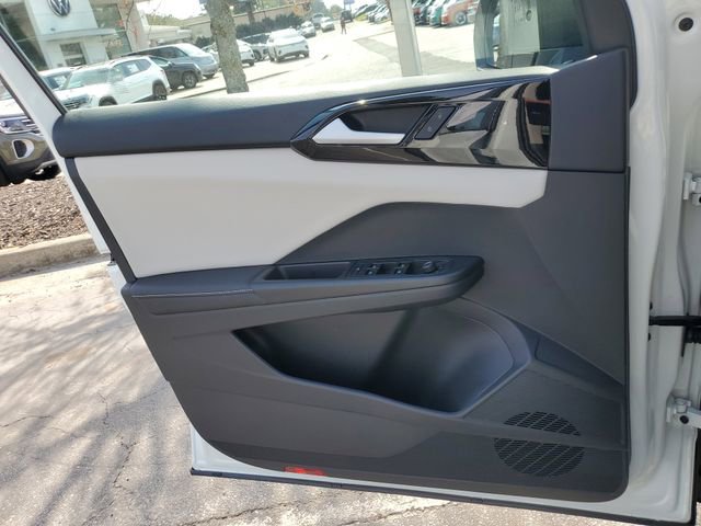 Certified 2025 Volkswagen Taos S image 29