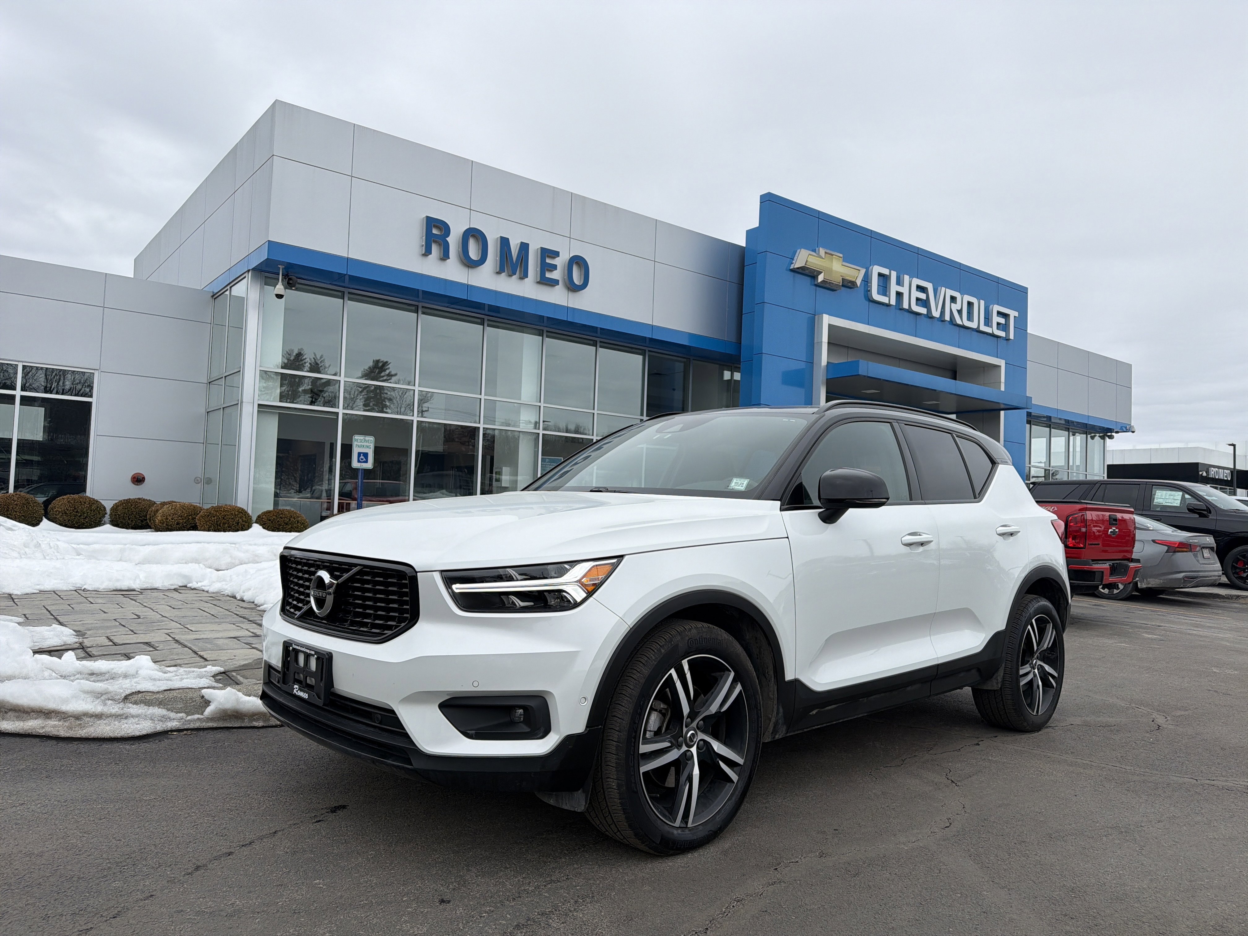 Used 2019 Volvo XC40 T5 R-Design video 1