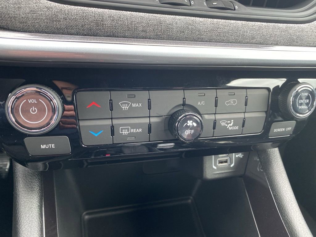 New 2026 Jeep Compass Latitude AWD/4WD image 33
