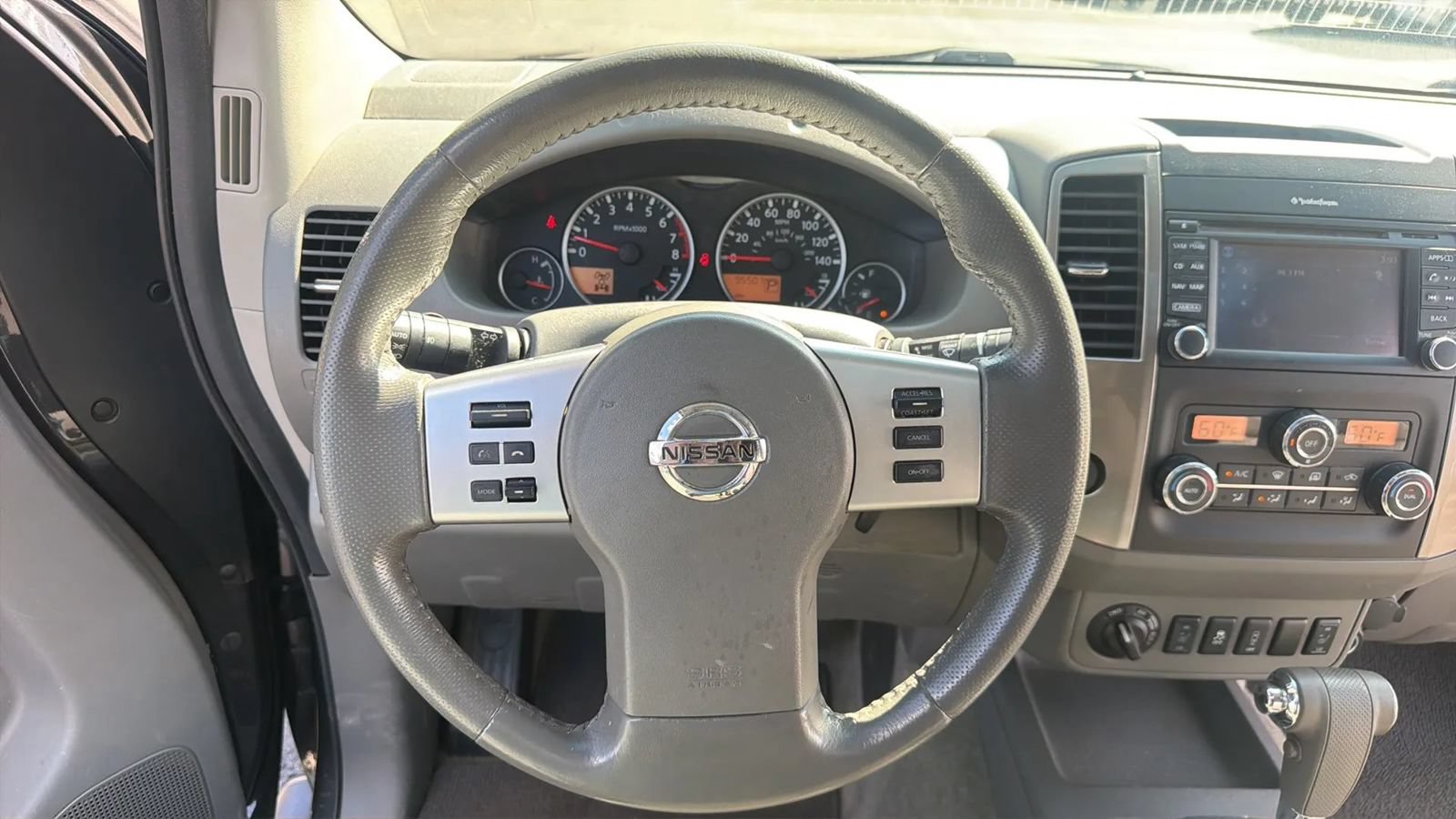 Used 2015 Nissan Frontier SL w/ Moonroof Package AWD/4WD image 13
