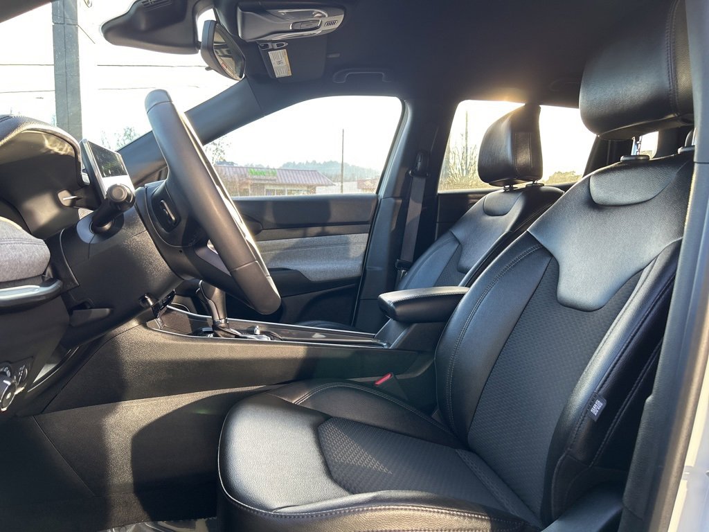 Used 2024 Jeep Compass Latitude image 9