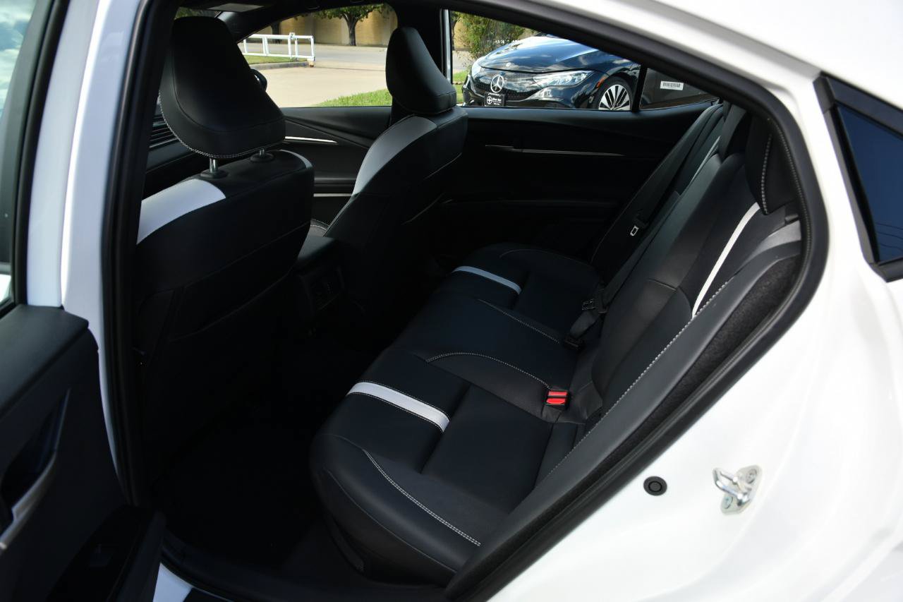 Used 2026 Toyota Camry SE FWD image 11