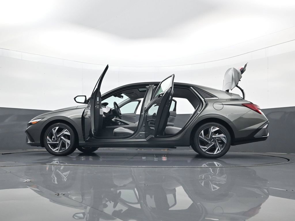New 2026 Hyundai Elantra Limited FWD image 34